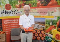 David Glisson with MagicSun shows grape tomatoes in top seal packaging.